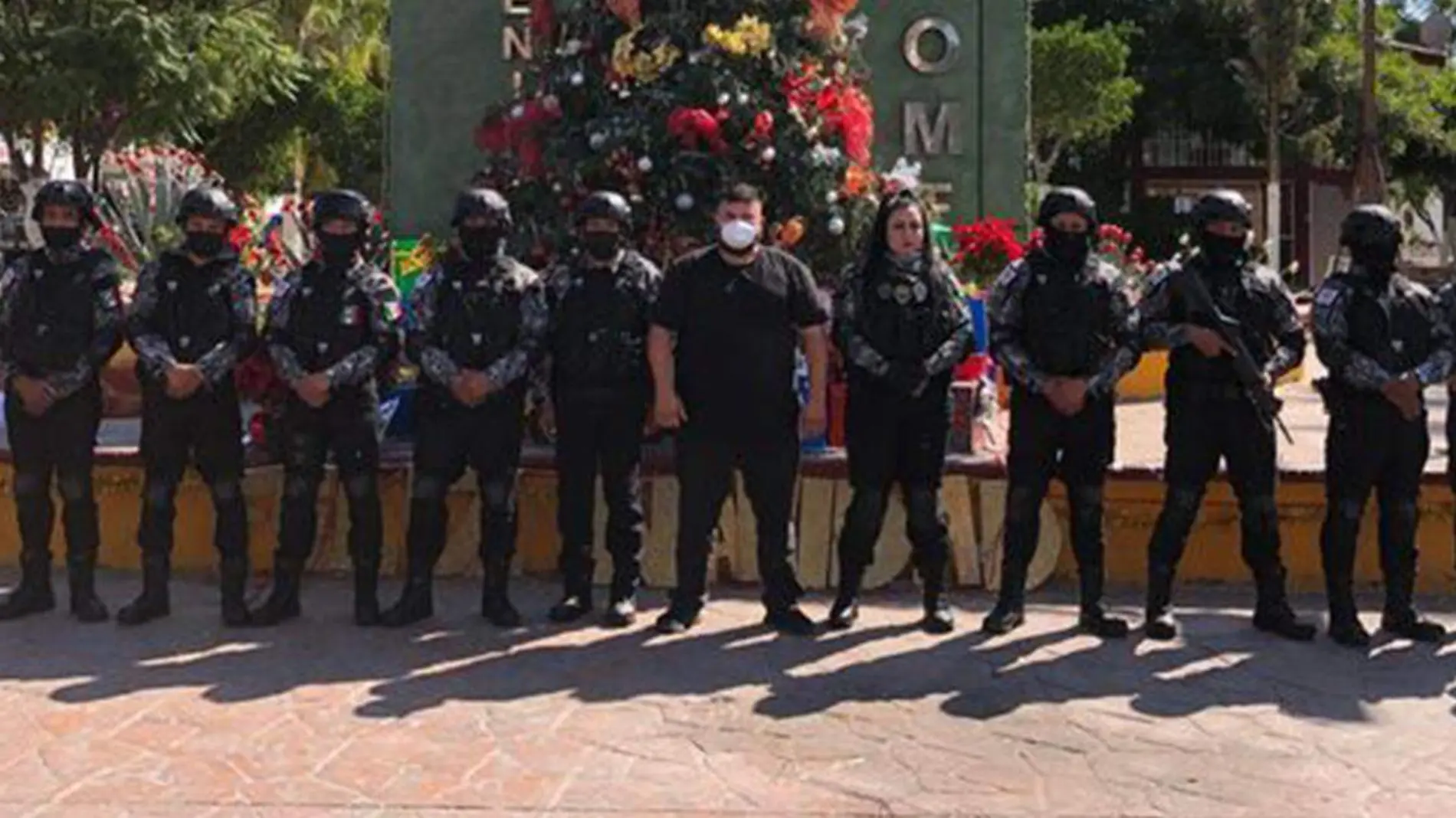 Los policías recibieron uniformes a fin de año